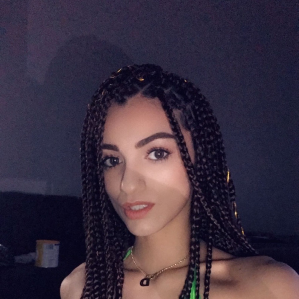 Meet your Posher, Casey